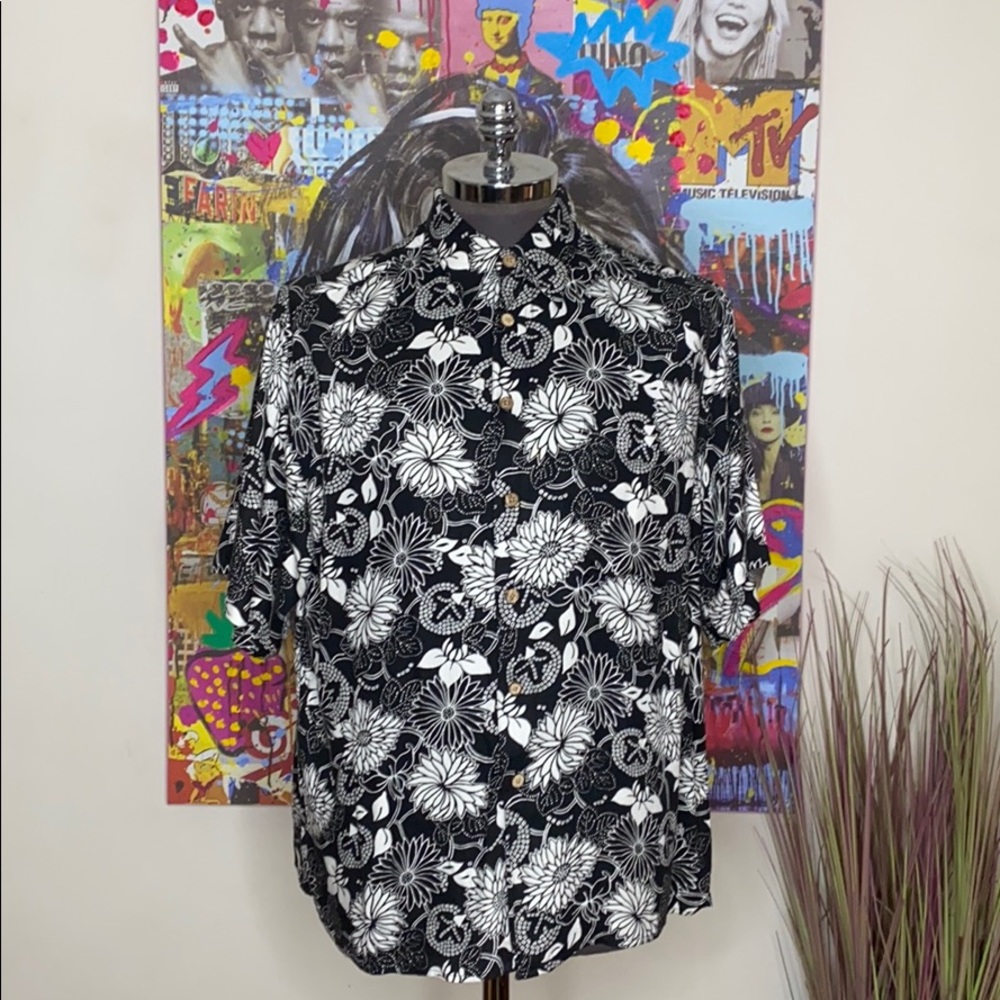 Men’s floral shirt hand made wooden bottons - Picture 2 of 4